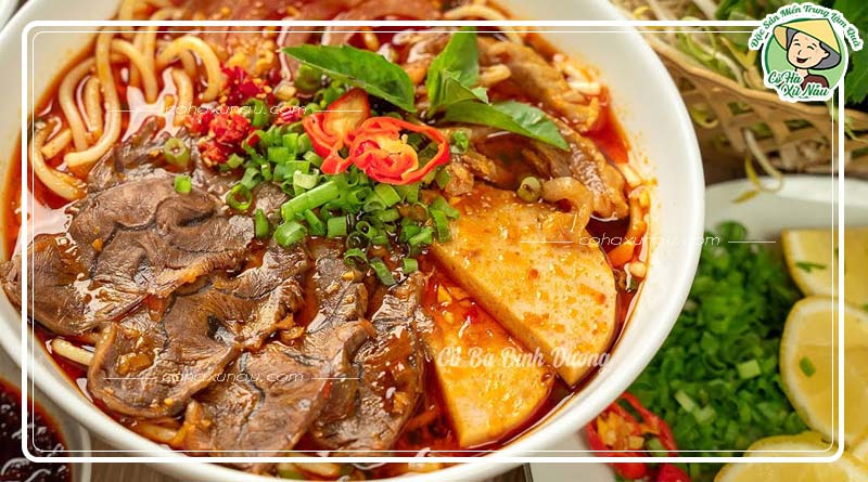 Bún bò Huế - một trong các món ăn đặc sản miền Trung nổi tiếng