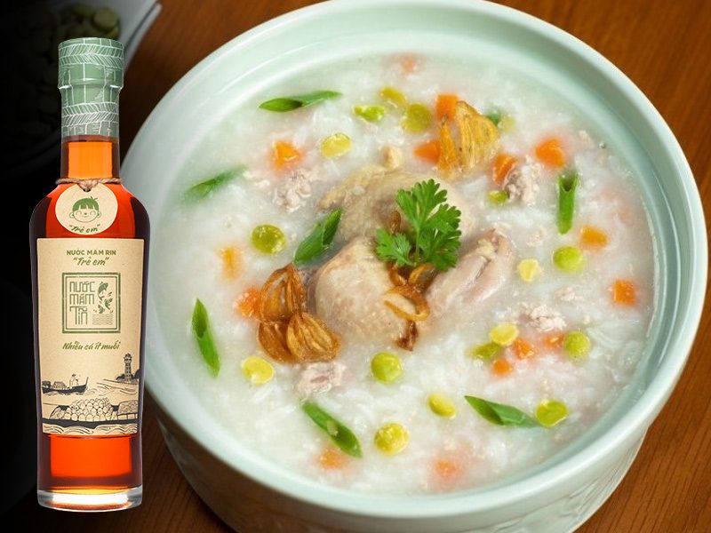 Cháo bồ câu, bắp và đậu Hà Lan có nước mắm dành cho em bé